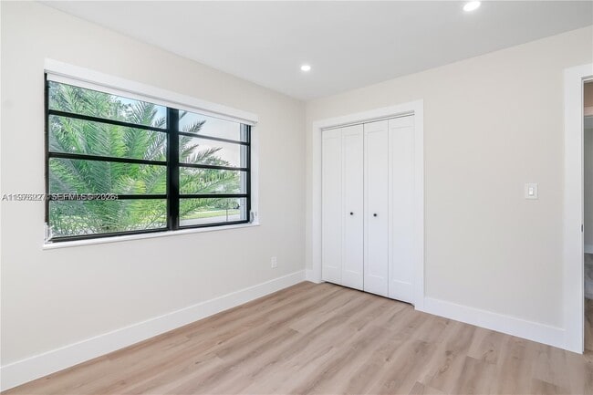 Building Photo - 8421 SW 27th Terrace