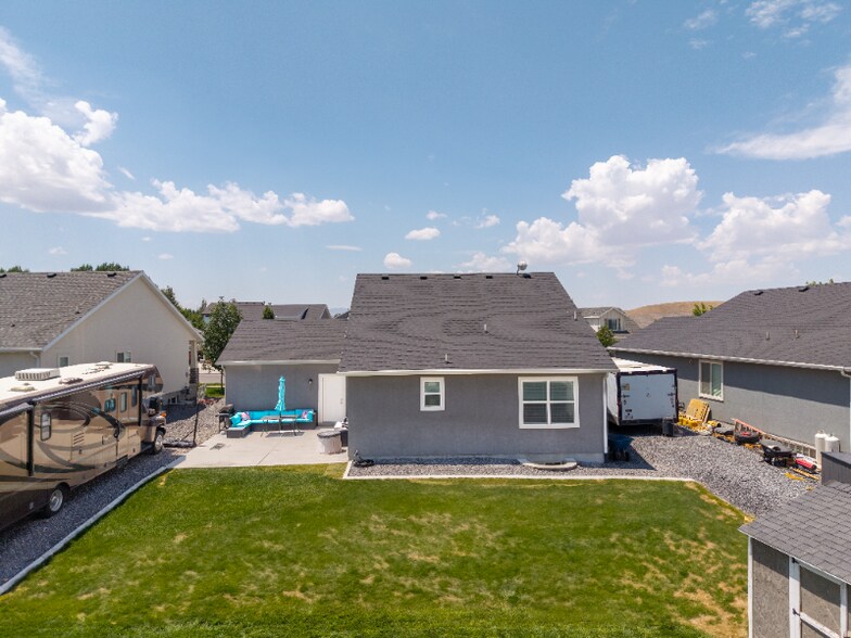 Building Photo - 820 210 W