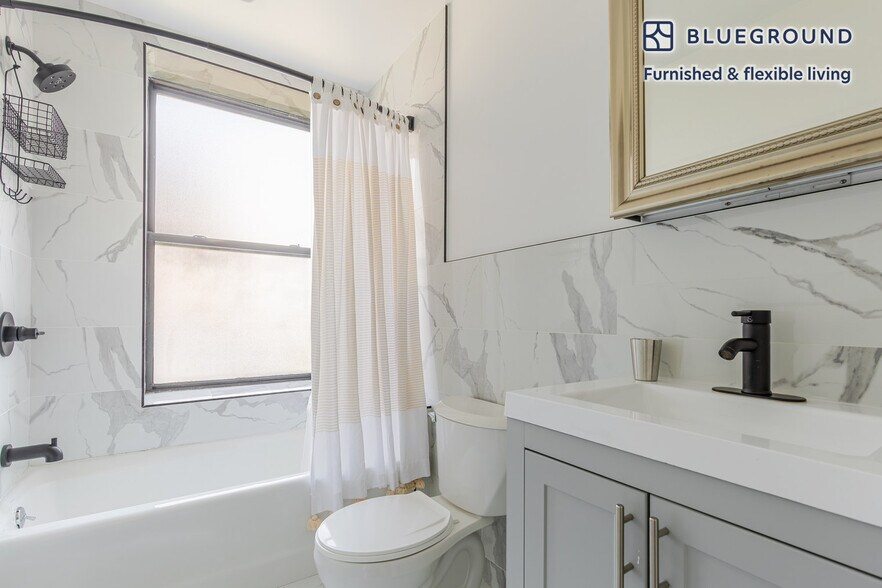 Building Photo - 226 W 97th St