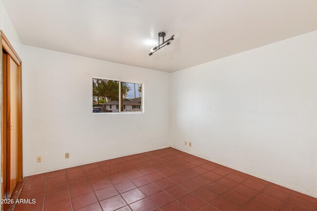 Building Photo - 1524 W Ocotillo Rd