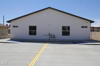 Building Photo - 517 Val Verde St