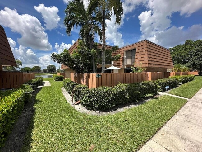 Primary Photo - 246 Charter Way