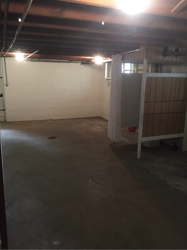 Building Photo - Modern remodeled home in Emmaus.