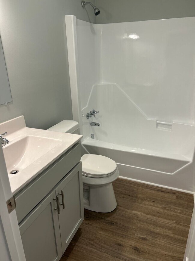 Building Photo - 128 Turner St