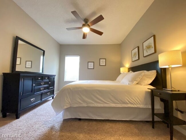 Building Photo - 2 br, 2 bath Townhome - 3401 Skysail Place