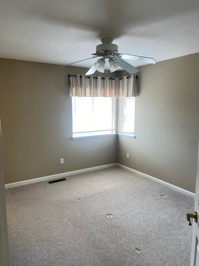 Building Photo - Pristine 4 Bedroom, 3 Bath in South Lexington