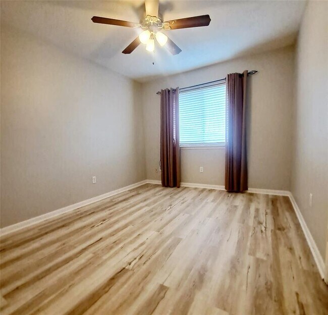 Building Photo - 1365 El Camino Village Dr