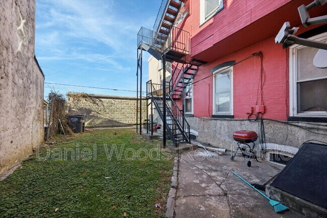 Building Photo - 330 Kerlin St