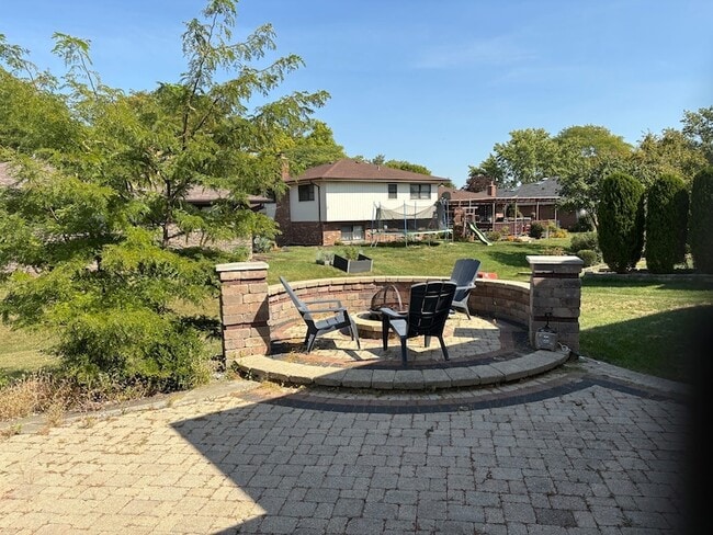 Building Photo - 1814 Holly Ave