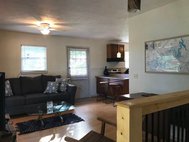 Building Photo - Lakefront Living with Stunning Views