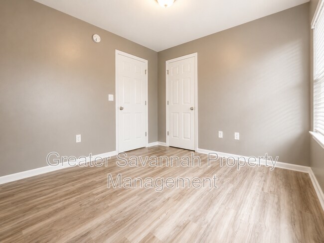 Building Photo - 109 Willow Dr