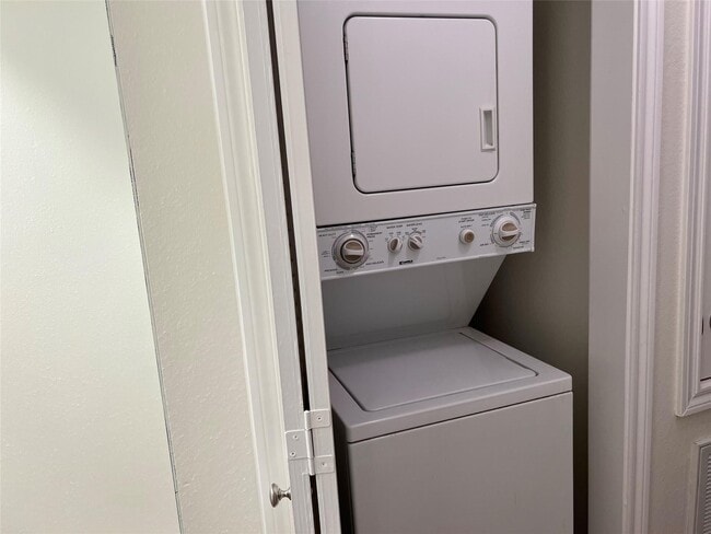 Building Photo - 11711 Memorial Dr