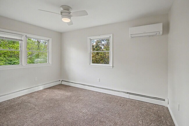 Building Photo - 415 Mountain View Rd