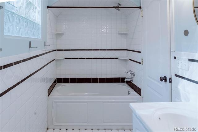 Building Photo - 620 E Willamette Ave