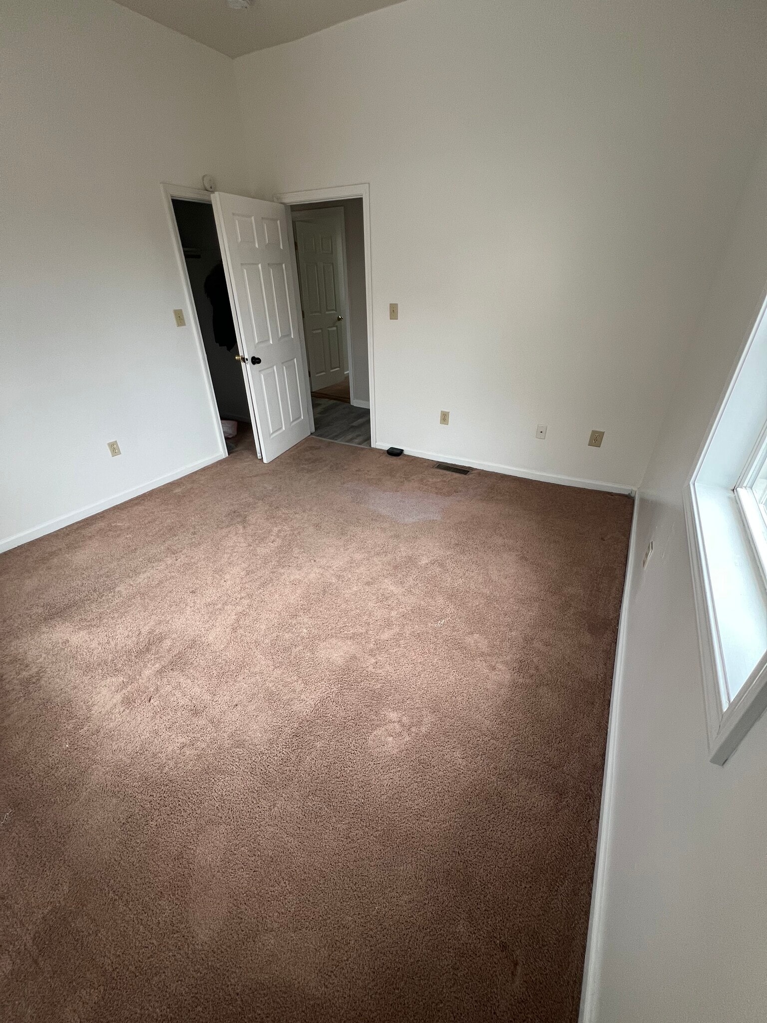 Building Photo - 196 Main St (unit 1)