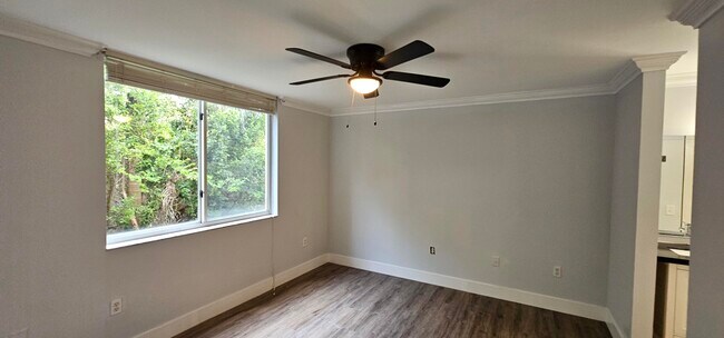 Building Photo - 400 Scotia Dr
