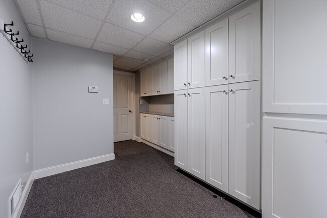 Building Photo - 9 Kettle Way