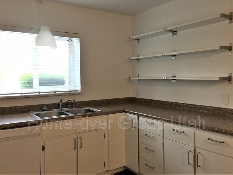 Building Photo - 328 W Amiron Way