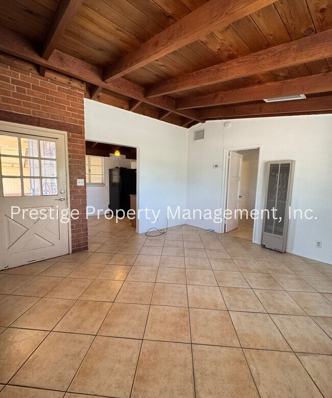 Building Photo - 1348