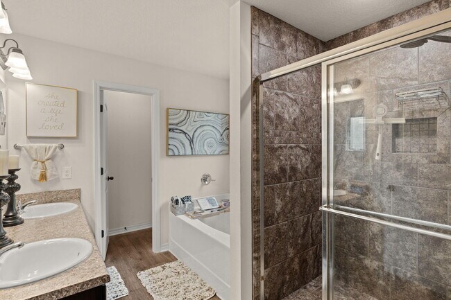 Building Photo - 124 Lillian Wy