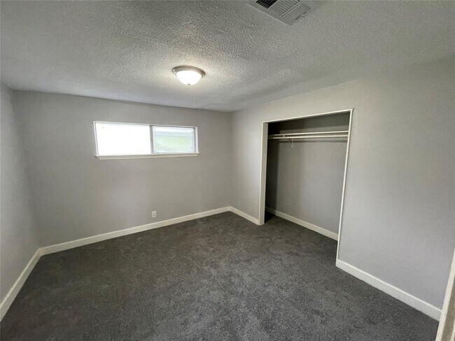 Building Photo - 7823 Glass St