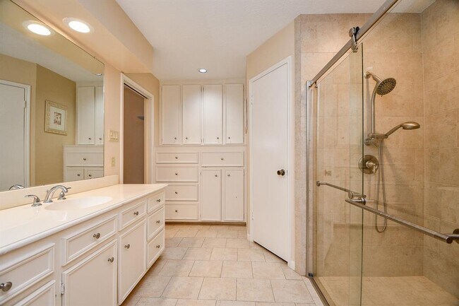 Building Photo - 11103 Pembridge Dr