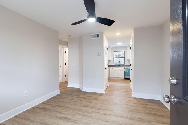 Building Photo - 396 Linden Ave NE