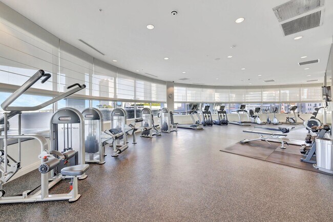 Building Photo - 315 NE 3rd Ave