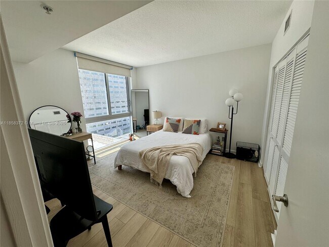 Building Photo - 335 S Biscayne Blvd