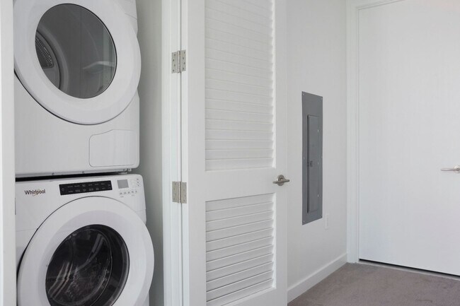 Building Photo - 400 Central Ave