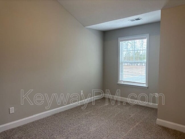 Building Photo - 2024 Denmark Ave SE