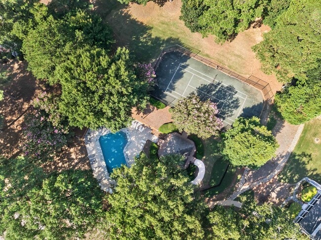 Building Photo - 113 7 Oaks Way