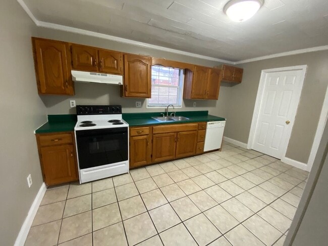 Building Photo - Now accepting applications for a 2 bedroom...