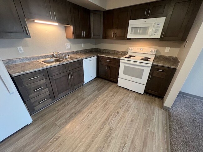 Building Photo - Multi-family Apartment Community