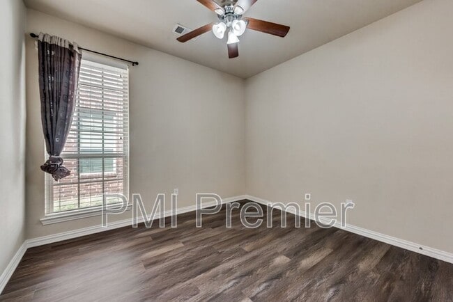 Building Photo - 2900 N Umberland Dr