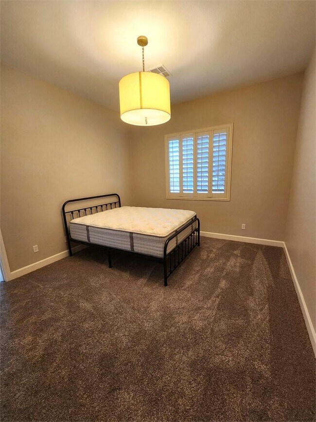 Building Photo - Spacious, Upgraded Single-Story Home in Su...