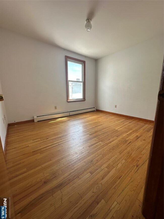 Building Photo - 404 N 3rd St