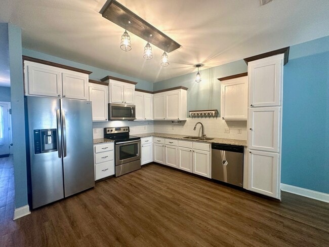 Building Photo - 10664 Florida Blvd