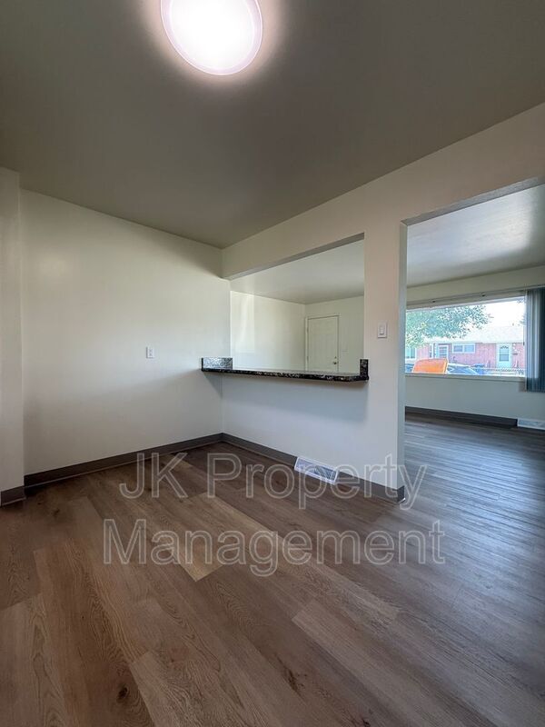 Building Photo - 236 21st Ave NW