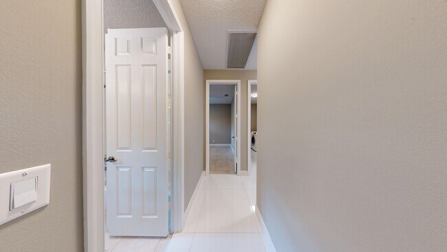 Building Photo - 4BD/3BA Single Family Home with Pool & Office/Den  ** Lawn Care & Pool Care Included **