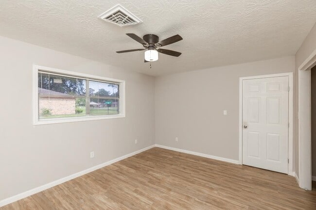 Building Photo - 311 Pinemont Dr