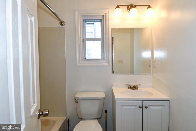 Building Photo - 737 Morton St NW