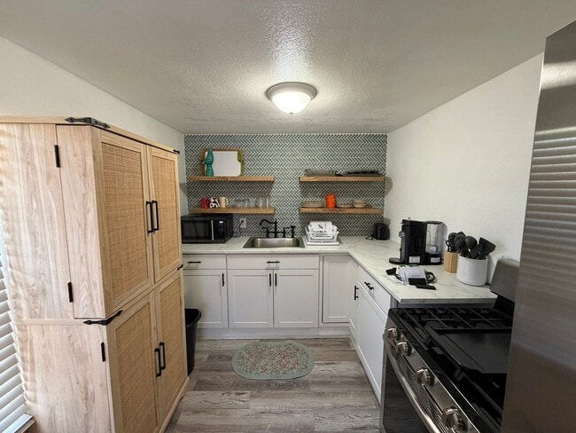 Building Photo - 809 1/2 N Pate