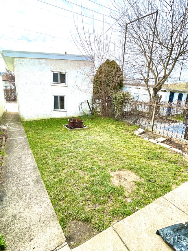 Building Photo - 4680 Umbria St