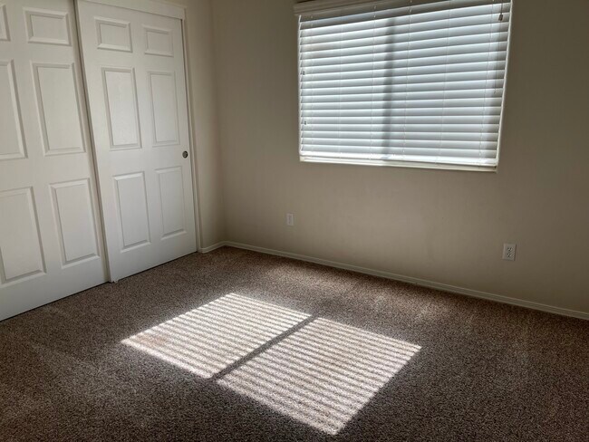 Building Photo - 1394 W Bella Oaks Way