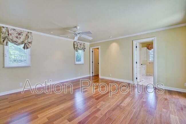 Building Photo - 450 Juanita Way