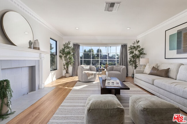 Building Photo - 9125 David Ave