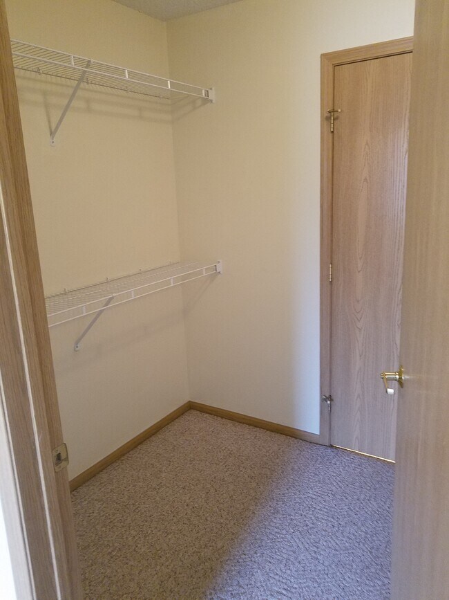 Building Photo - 233 Birch St N