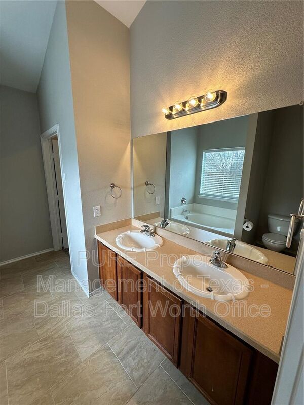 Building Photo - 5033 Caraway Dr
