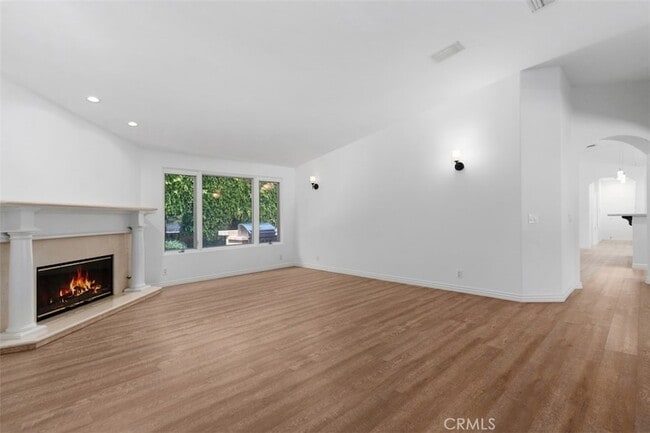 Building Photo - 600 Cliff Dr